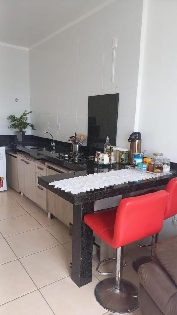 Apartamento Na Palhoca, Com Vista Para O Mar, Proximo A Mercados, Padarias E Farmacias. Exterior foto